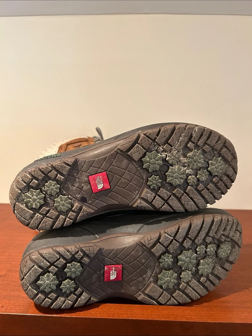 The North Face Women’s 6 Shellista II Winter Mid lace up boots